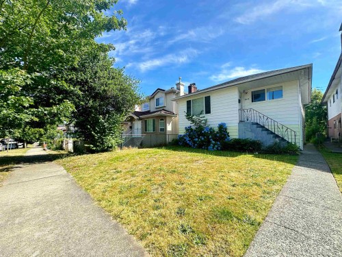 3416 Monmouth Avenue, Vancouver, BC 