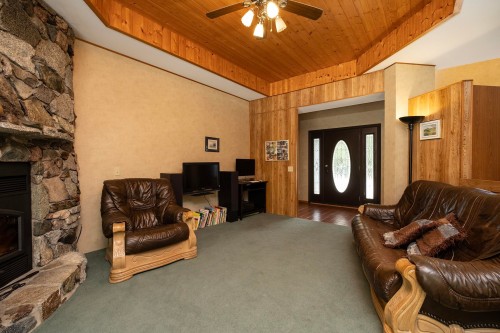 11832 Sunshine Coast Highway, Pender Harbour, BC 