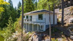 5673 Salmon Drive Sechelt, BC V0N 3A0