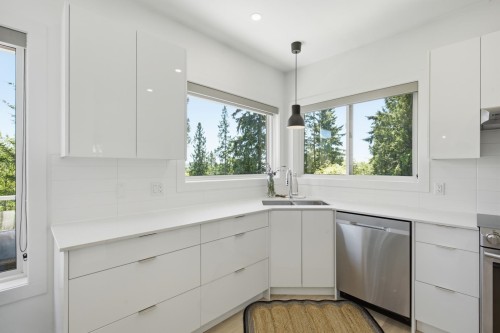 5673 Salmon Drive, Sechelt, BC 