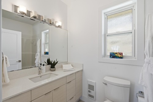 5673 Salmon Drive, Sechelt, BC 