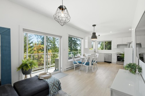 5673 Salmon Drive, Sechelt, BC 