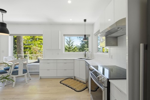 5673 Salmon Drive, Sechelt, BC 