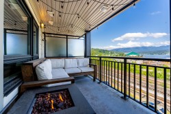 414-2525 Clarke Street Port Moody, BC V3H 0J3