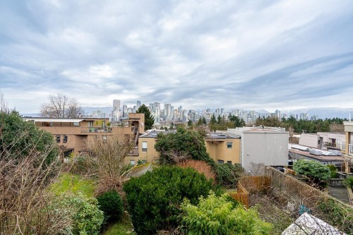 967 8Th Avenue W, Vancouver, BC 