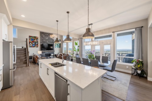 1419 Strawline Hill Street, Coquitlam, BC 