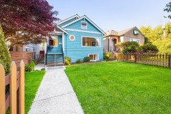 3311 8th Avenue W Vancouver, BC V4M 3V1