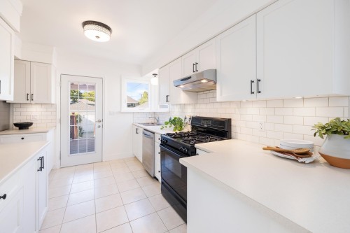 3311 8Th Avenue W, Vancouver, BC 