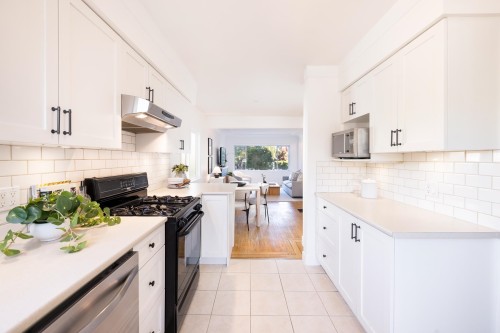 3311 8Th Avenue W, Vancouver, BC 