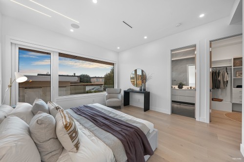 1236 Duchess Avenue, West Vancouver, BC 
