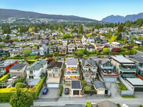 1236 Duchess Avenue, West Vancouver, BC 
