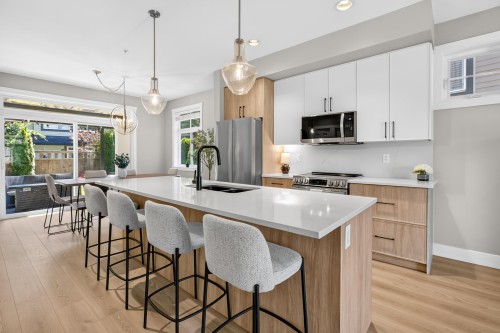 23140 Gilbert Drive, Maple Ridge, BC - Indoor Photo Showing Kitchen With Stainless Steel Kitchen With Double Sink With Upgraded Kitchen