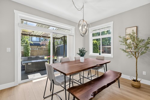 23140 Gilbert Drive, Maple Ridge, BC - Indoor Photo Showing Dining Room