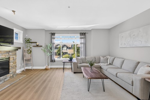 23140 Gilbert Drive, Maple Ridge, BC - Indoor Photo Showing Living Room With Fireplace