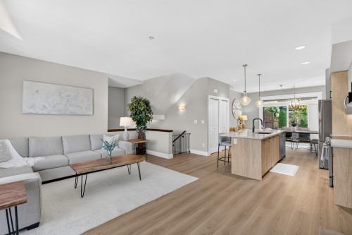 23140 Gilbert Drive, Maple Ridge, BC - Indoor Photo Showing Living Room
