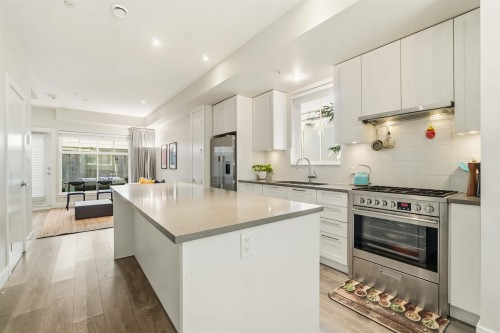 5-5142 Canada Way, Burnaby, BC 