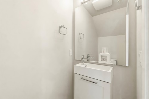 5-5142 Canada Way, Burnaby, BC 