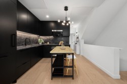 122-650 2nd Street E North Vancouver, BC V7L 1E3