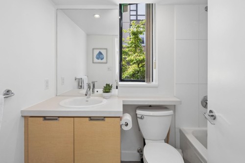 153 2Nd Street W, North Vancouver, BC 