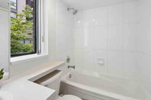 153 2Nd Street W, North Vancouver, BC 