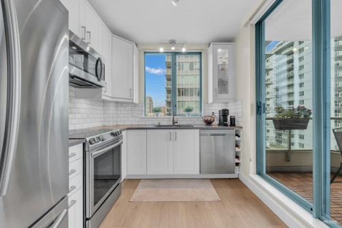 801-140 14 Street E North Vancouver, BC V7L 2N3