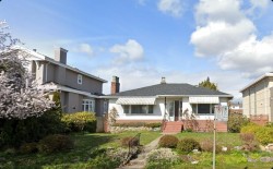 437 40th Avenue W Vancouver, BC V5Y 2R5