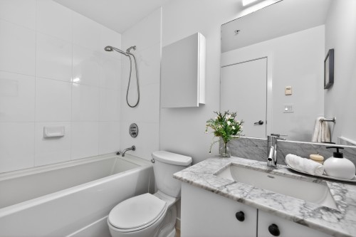 202-7362 Elmbridge Way, Richmond, BC 