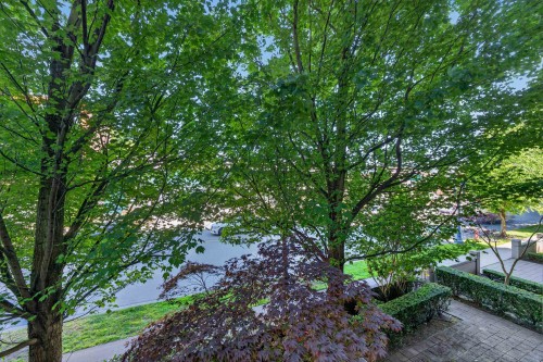 202-7362 Elmbridge Way, Richmond, BC 