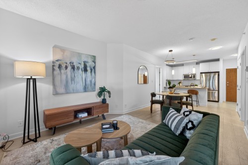 202-7362 Elmbridge Way, Richmond, BC 