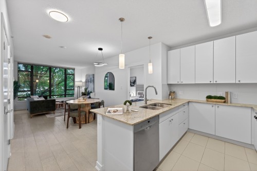 202-7362 Elmbridge Way, Richmond, BC 