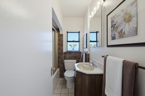 2546 Napier Street, Vancouver, BC 