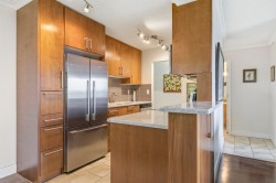 222-340 3rd Street W North Vancouver, BC V7M 1G4