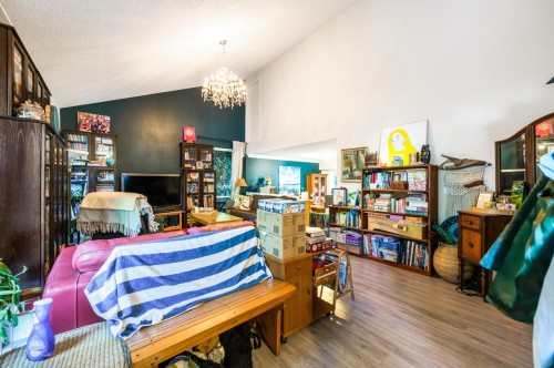 5261 Cliffridge Avenue, North Vancouver, BC 