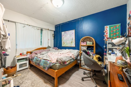 5261 Cliffridge Avenue, North Vancouver, BC 