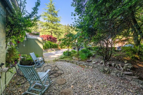 5261 Cliffridge Avenue, North Vancouver, BC 