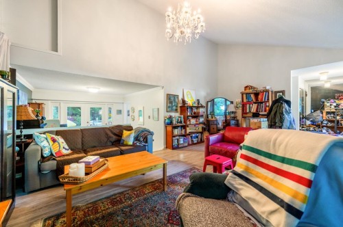 5261 Cliffridge Avenue, North Vancouver, BC 