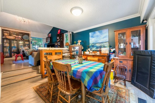 5261 Cliffridge Avenue, North Vancouver, BC 