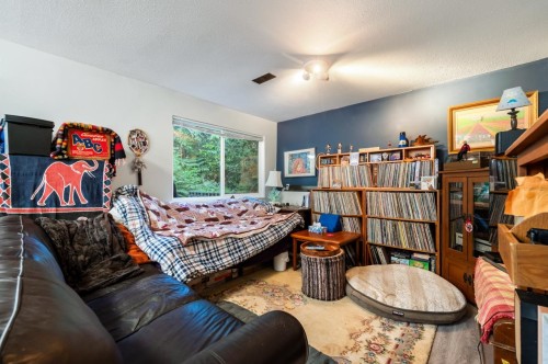 5261 Cliffridge Avenue, North Vancouver, BC 