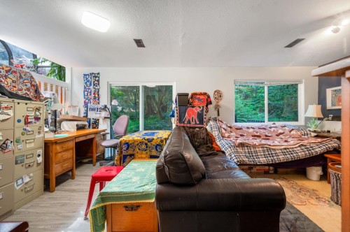 5261 Cliffridge Avenue, North Vancouver, BC 