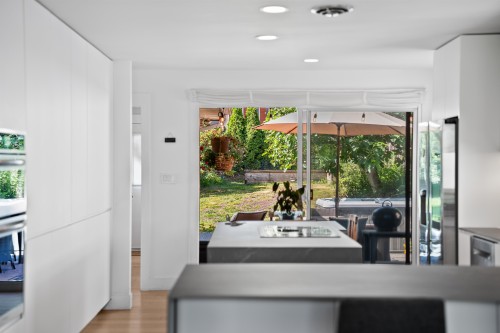 6422 Douglas Street, West Vancouver, BC 