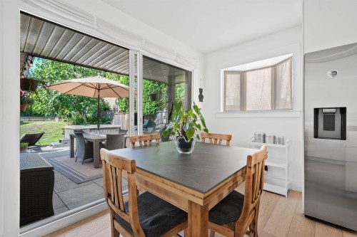 6422 Douglas Street, West Vancouver, BC 