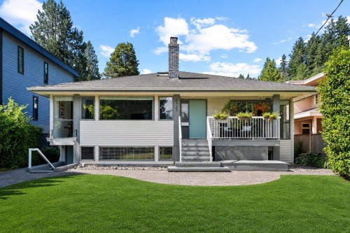 6422 Douglas Street, West Vancouver, BC 