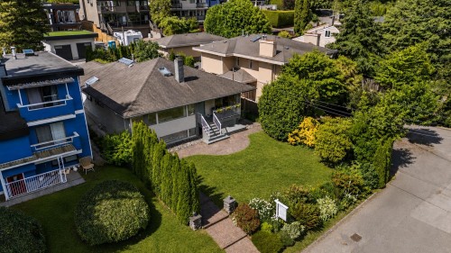 6422 Douglas Street, West Vancouver, BC 