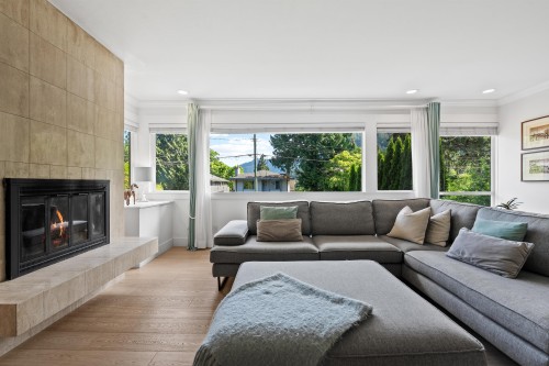 6422 Douglas Street, West Vancouver, BC 