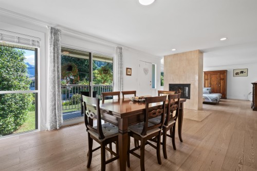 6422 Douglas Street, West Vancouver, BC 