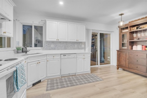 23829 Kanaka Way, Maple Ridge, BC 