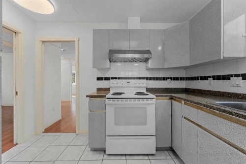 3315 Charles Street, Vancouver, BC - Indoor Photo Showing Kitchen