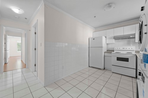 3315 Charles Street, Vancouver, BC - Indoor Photo Showing Kitchen