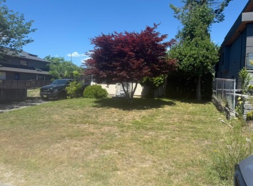446 16th Street E North Vancouver, BC V7L 2T5