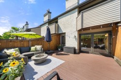 18-220 11th Street E North Vancouver, BC V7L 2G7